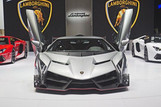 Lamborghini Veneno 2013-10.jpg